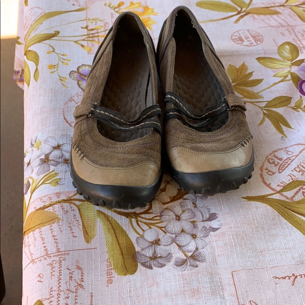 Women’s shoes